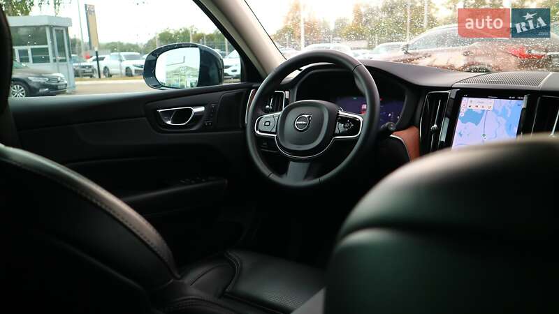 Внедорожник / Кроссовер Volvo XC60 2022 в Киеве