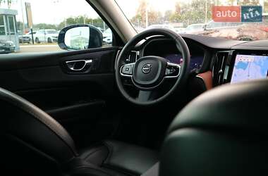 Внедорожник / Кроссовер Volvo XC60 2022 в 