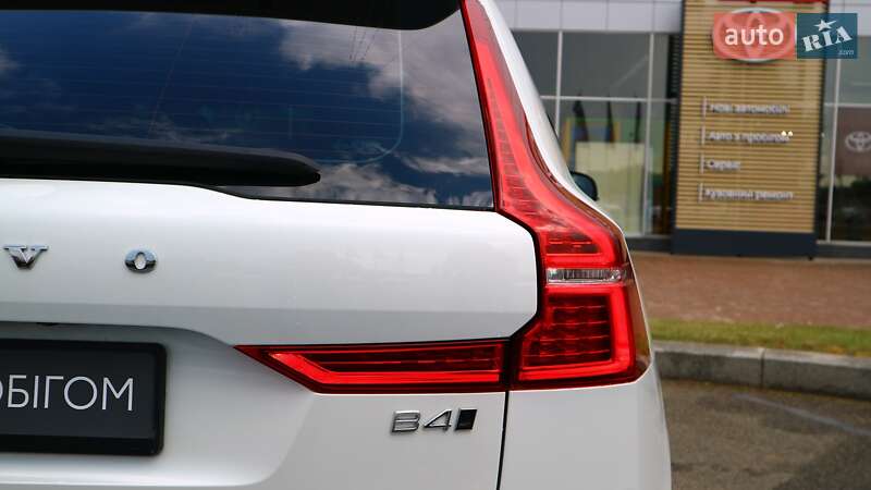Внедорожник / Кроссовер Volvo XC60 2022 в Киеве