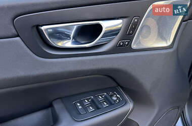 Позашляховик / Кросовер Volvo XC60 2019 в 
