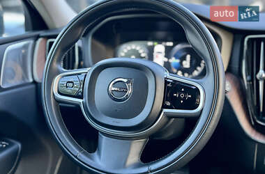 Позашляховик / Кросовер Volvo XC60 2019 в 