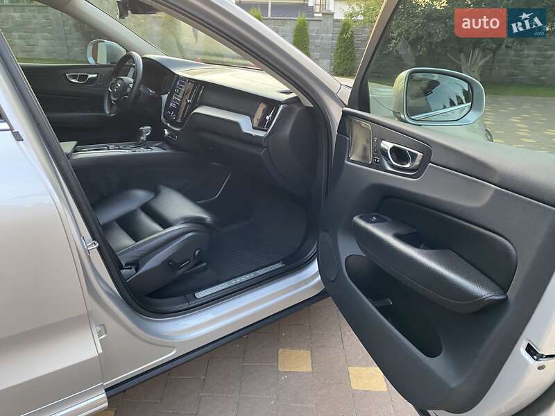 Внедорожник / Кроссовер Volvo XC60 2019 в Ровно