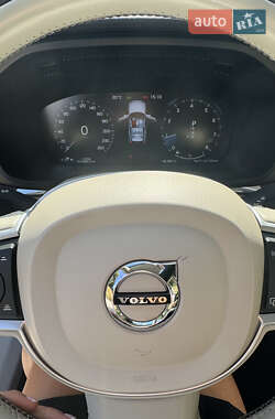 Внедорожник / Кроссовер Volvo XC60 2020 в 