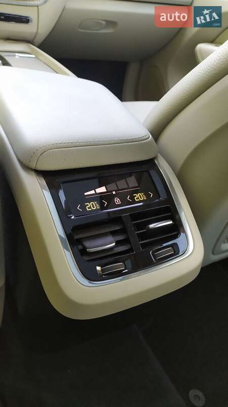Внедорожник / Кроссовер Volvo XC60 2022 в Ровно
