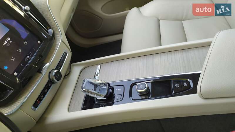 Внедорожник / Кроссовер Volvo XC60 2022 в Ровно