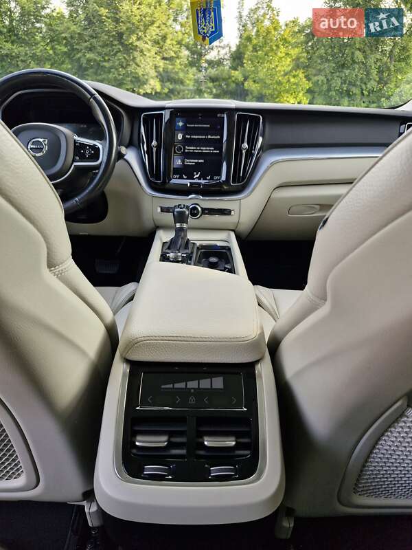 Внедорожник / Кроссовер Volvo XC60 2017 в Хмельницком