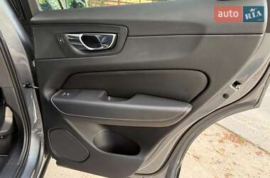 Внедорожник / Кроссовер Volvo XC60 2019 в 