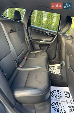 Внедорожник / Кроссовер Volvo XC60 2016 в 