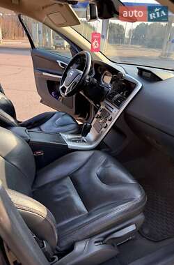 Внедорожник / Кроссовер Volvo XC60 2010 в 