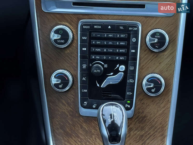 Внедорожник / Кроссовер Volvo XC60 2015 в Сарнах