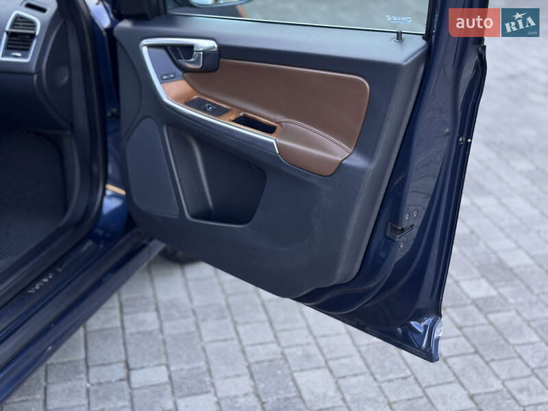 Внедорожник / Кроссовер Volvo XC60 2015 в Сарнах