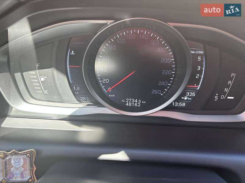 Внедорожник / Кроссовер Volvo XC60 2016 в Киеве