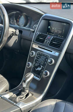 Внедорожник / Кроссовер Volvo XC60 2015 в 