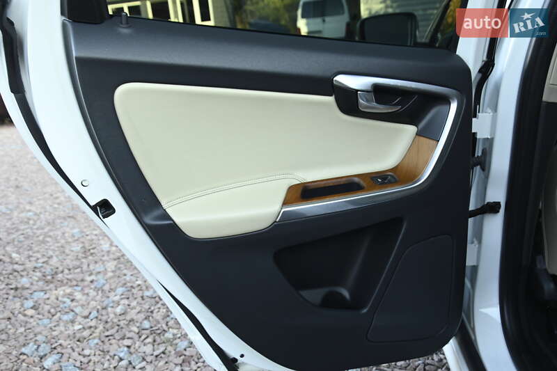 Внедорожник / Кроссовер Volvo XC60 2017 в Бердичеве