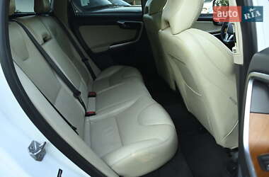 Внедорожник / Кроссовер Volvo XC60 2017 в 