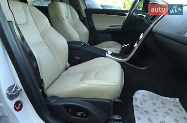 Внедорожник / Кроссовер Volvo XC60 2017 в 