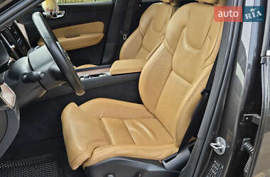 Внедорожник / Кроссовер Volvo XC60 2023 в 