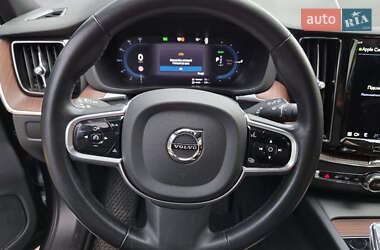 Внедорожник / Кроссовер Volvo XC60 2023 в 