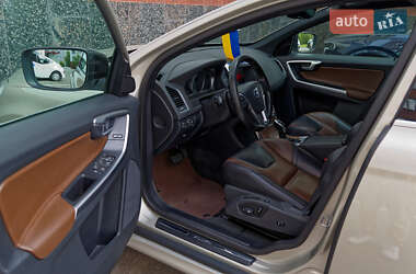 Внедорожник / Кроссовер Volvo XC60 2017 в 