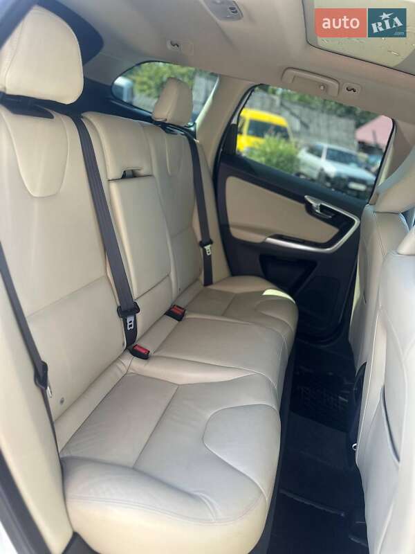 Внедорожник / Кроссовер Volvo XC60 2015 в Шумске