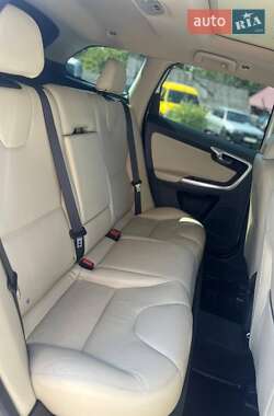 Внедорожник / Кроссовер Volvo XC60 2015 в 