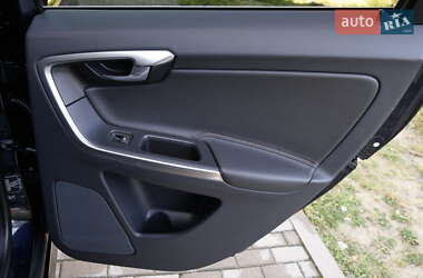 Внедорожник / Кроссовер Volvo XC60 2017 в 