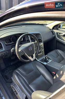 Внедорожник / Кроссовер Volvo XC60 2015 в 