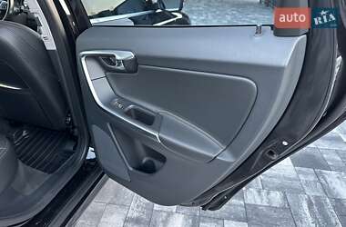 Внедорожник / Кроссовер Volvo XC60 2016 в 