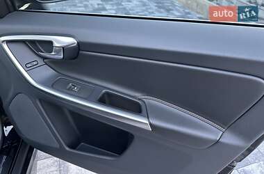 Внедорожник / Кроссовер Volvo XC60 2016 в 