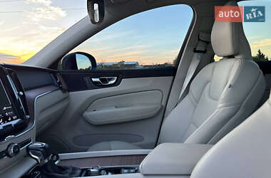 Внедорожник / Кроссовер Volvo XC60 2020 в 