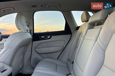 Внедорожник / Кроссовер Volvo XC60 2020 в 