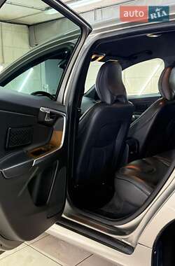 Внедорожник / Кроссовер Volvo XC60 2016 в 