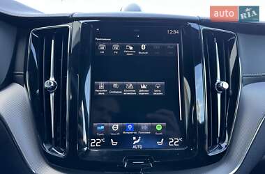 Внедорожник / Кроссовер Volvo XC60 2018 в 