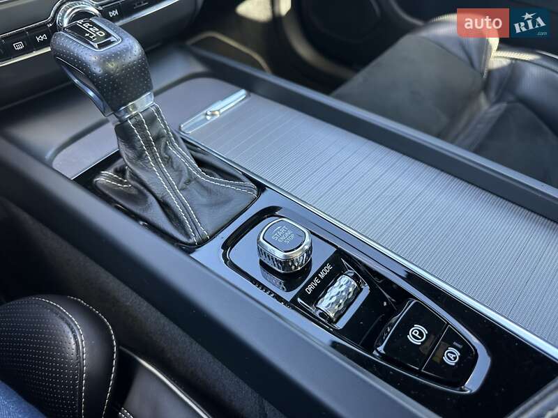 Внедорожник / Кроссовер Volvo XC60 2018 в Киеве