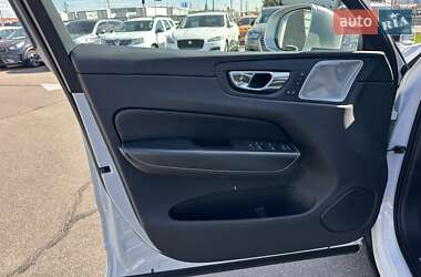 Внедорожник / Кроссовер Volvo XC60 2018 в 