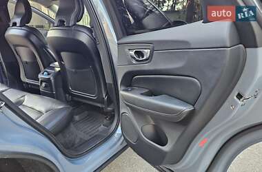 Внедорожник / Кроссовер Volvo XC60 2021 в 