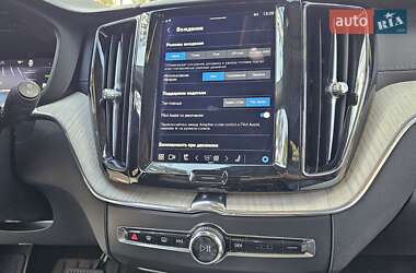 Внедорожник / Кроссовер Volvo XC60 2021 в 