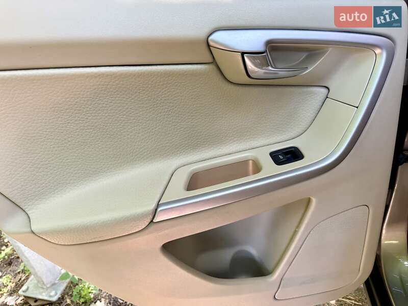 Внедорожник / Кроссовер Volvo XC60 2012 в Киеве