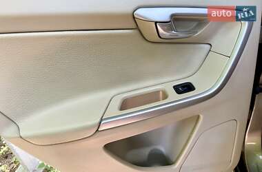 Внедорожник / Кроссовер Volvo XC60 2012 в 