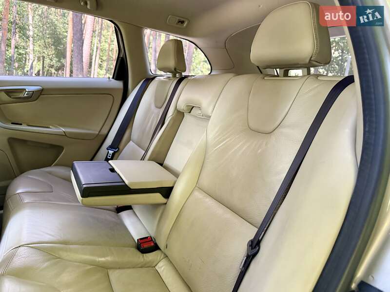 Внедорожник / Кроссовер Volvo XC60 2012 в Киеве
