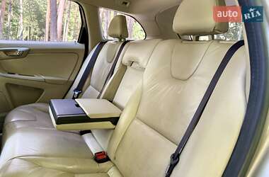 Внедорожник / Кроссовер Volvo XC60 2012 в 