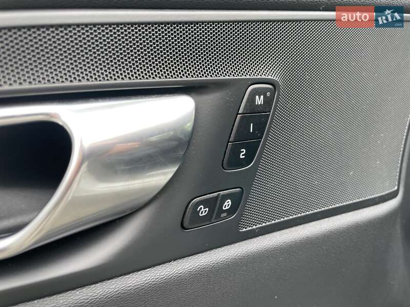 Внедорожник / Кроссовер Volvo XC60 2022 в Днепре