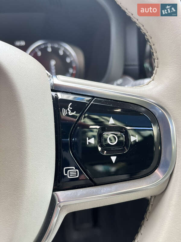 Внедорожник / Кроссовер Volvo XC60 2018 в Киеве