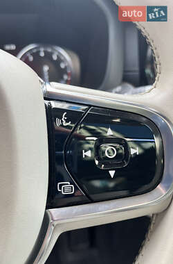 Внедорожник / Кроссовер Volvo XC60 2018 в 