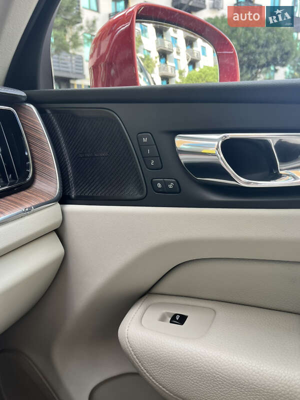 Внедорожник / Кроссовер Volvo XC60 2018 в Киеве