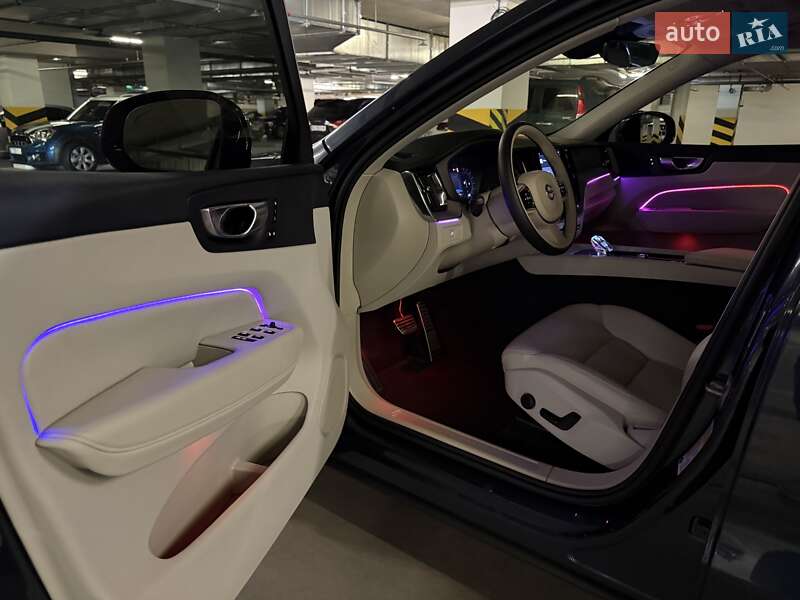 Внедорожник / Кроссовер Volvo XC60 2023 в Киеве