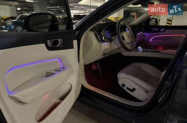 Позашляховик / Кросовер Volvo XC60 2023 в 
