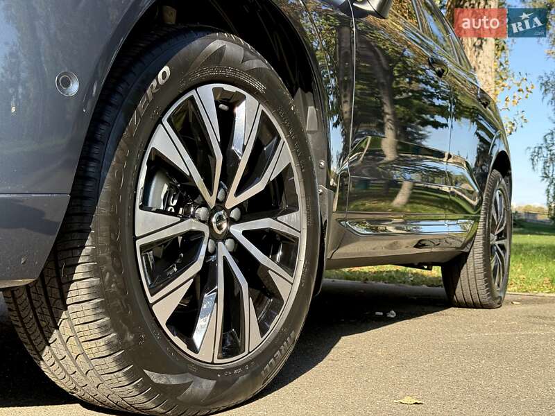 Внедорожник / Кроссовер Volvo XC60 2023 в Киеве
