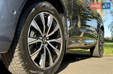 Позашляховик / Кросовер Volvo XC60 2023 в 