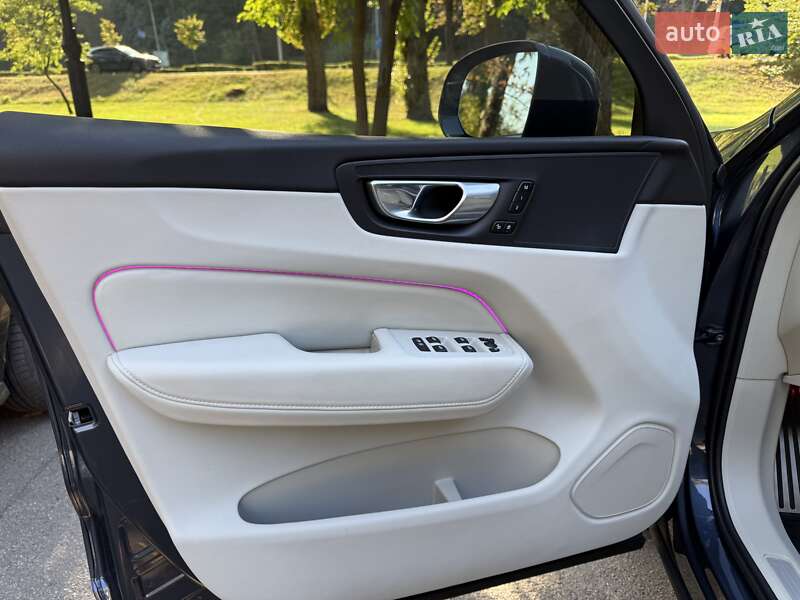 Внедорожник / Кроссовер Volvo XC60 2023 в Киеве